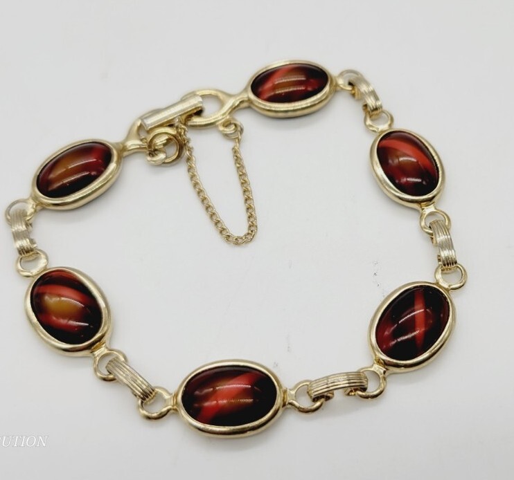 Vintage Sarah Coventry Gold tone Cabochon Red Tiger’s Eye Bracelet 7.25 in