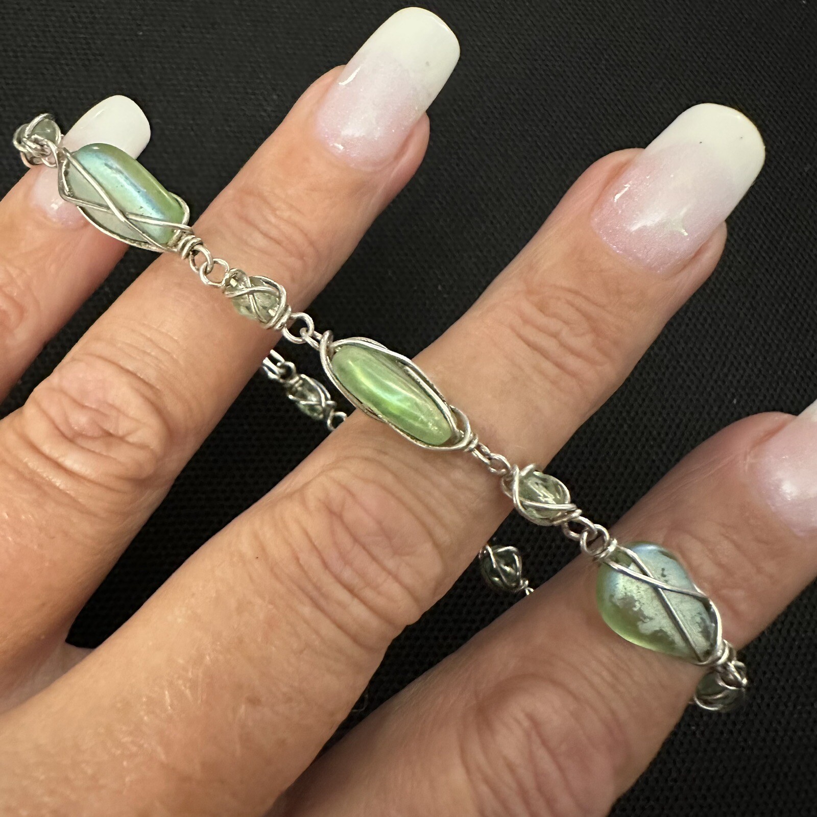ESTATE STERLING SILVER ARTISAN WIRE WRAP GREEN GLASS BEAD BRACELET 8 3/4”LONG