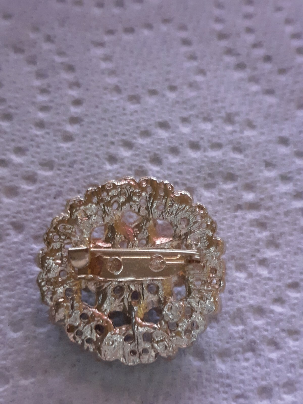 Vintage! Gold Tone Scalloped Open Cut Round Pinks/Purples Rhinestones Brooch Pin