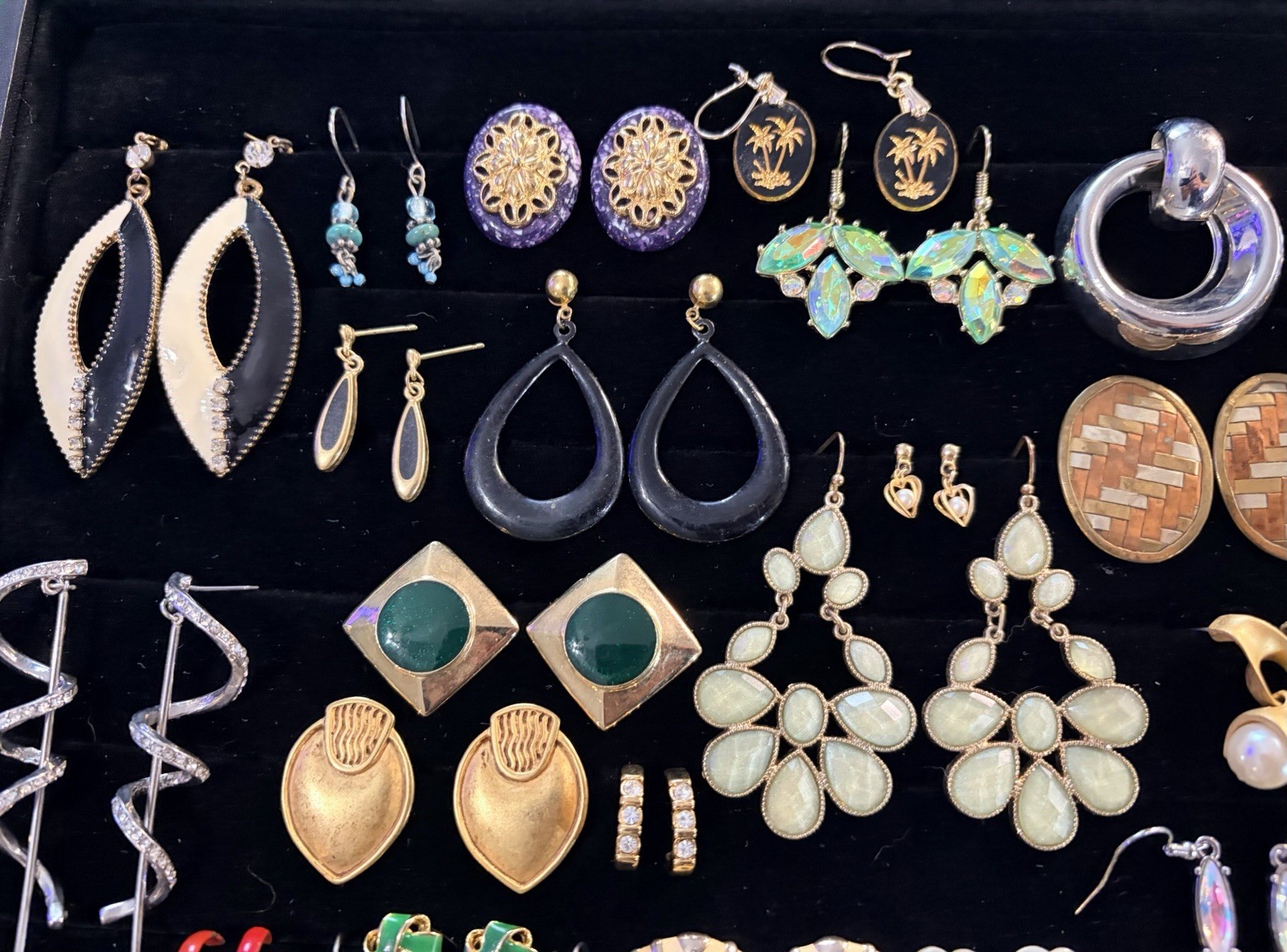 Lot Of 31 Pairs. Vintage & Mod Earrings. Estate Jewelry.