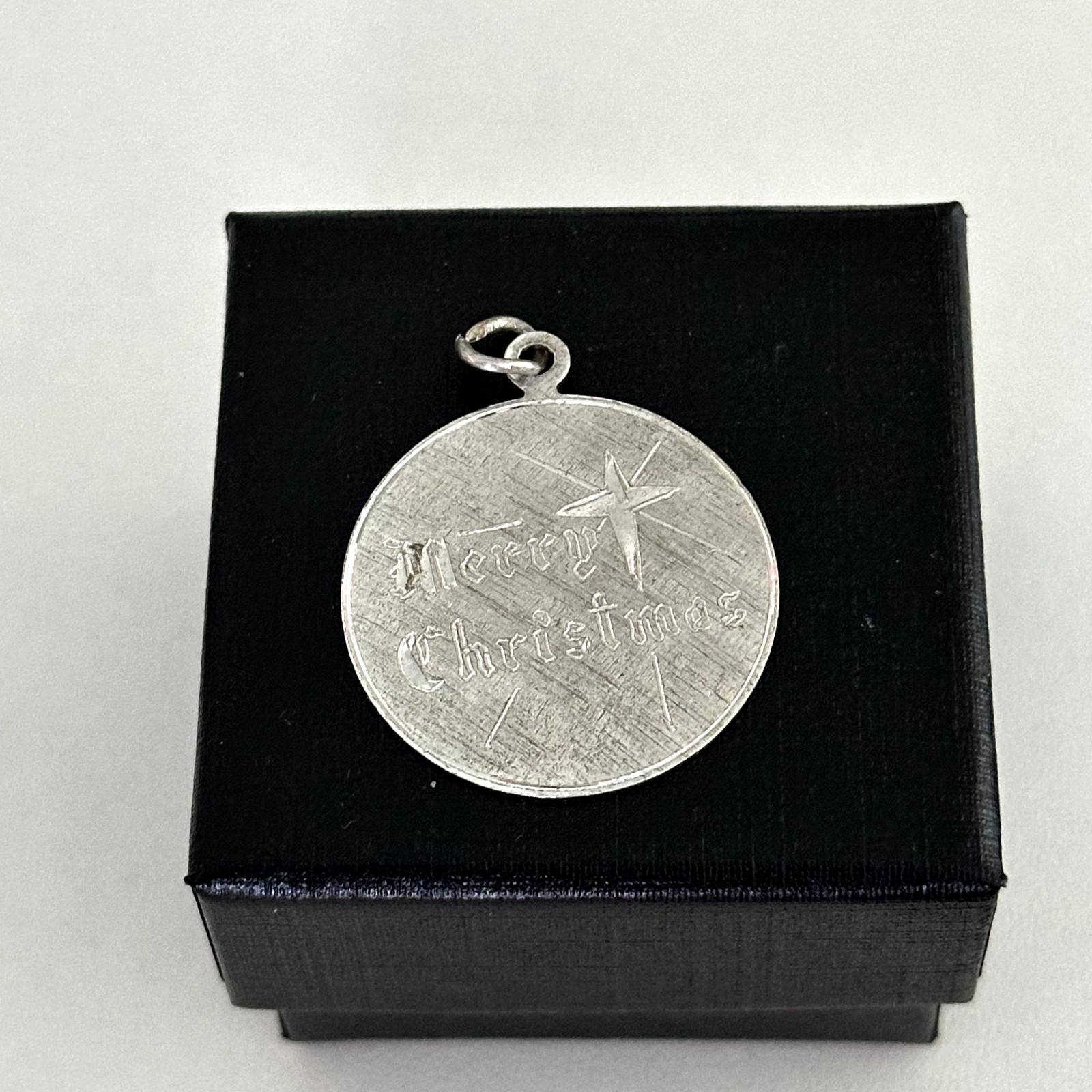 Vintage 925 Sterling Silver Merry Christmas 1970s Engraved Circle Charm Pendant