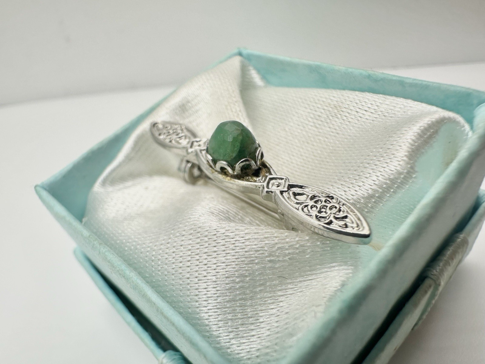 VTG Silver Tone Tiny Bar Brooch Pin Real Emerald May Birthstone Gemstone Read