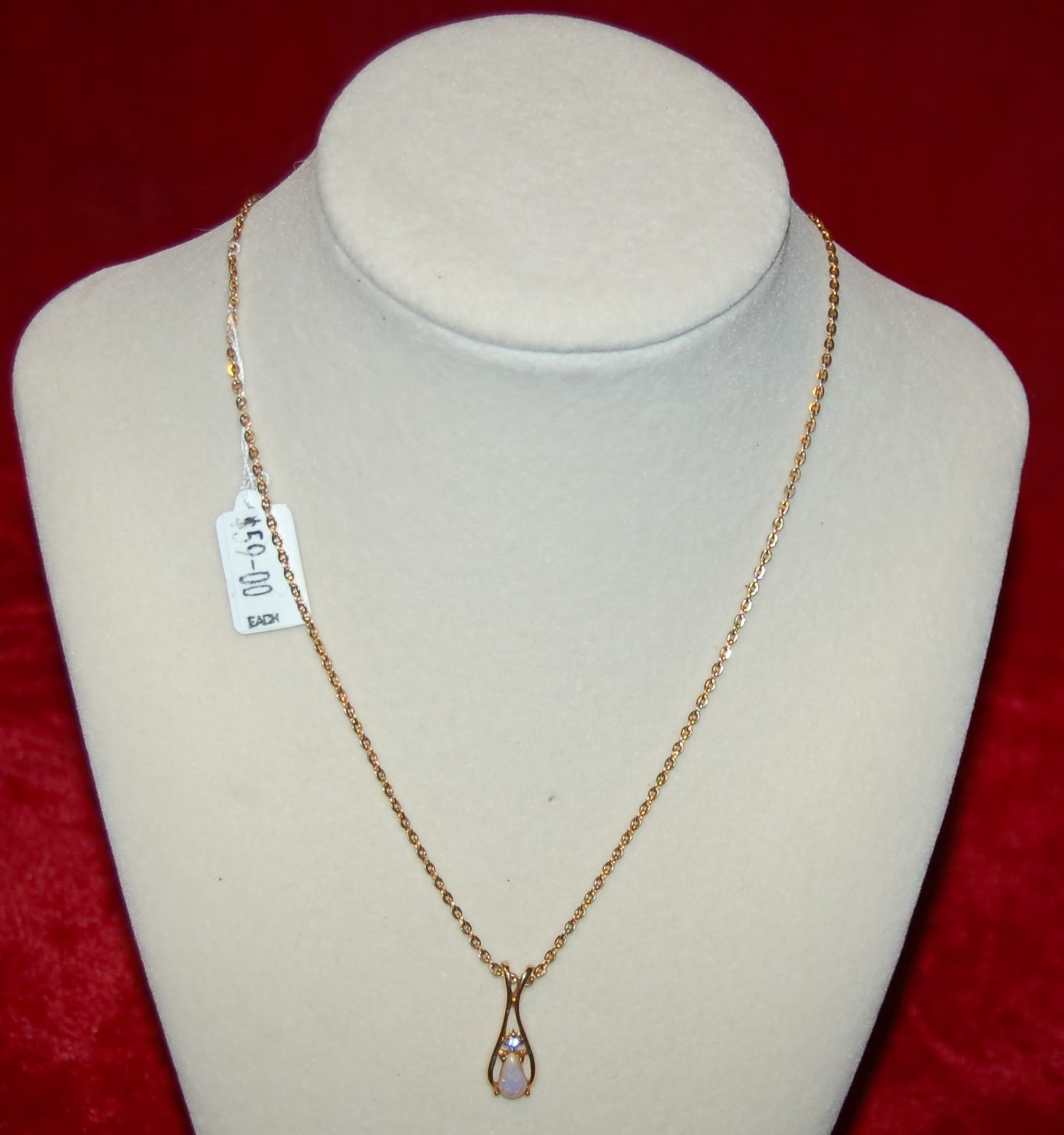 VINTAGE Jewellery Necklace Avon Teardrop Fire Glow Chain