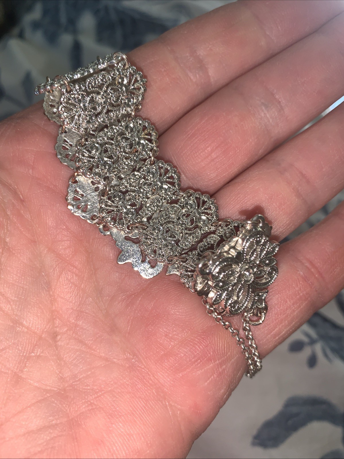 Silver Tone Lacey Bracelet Magnetic Clasp With Safety Chain 7″