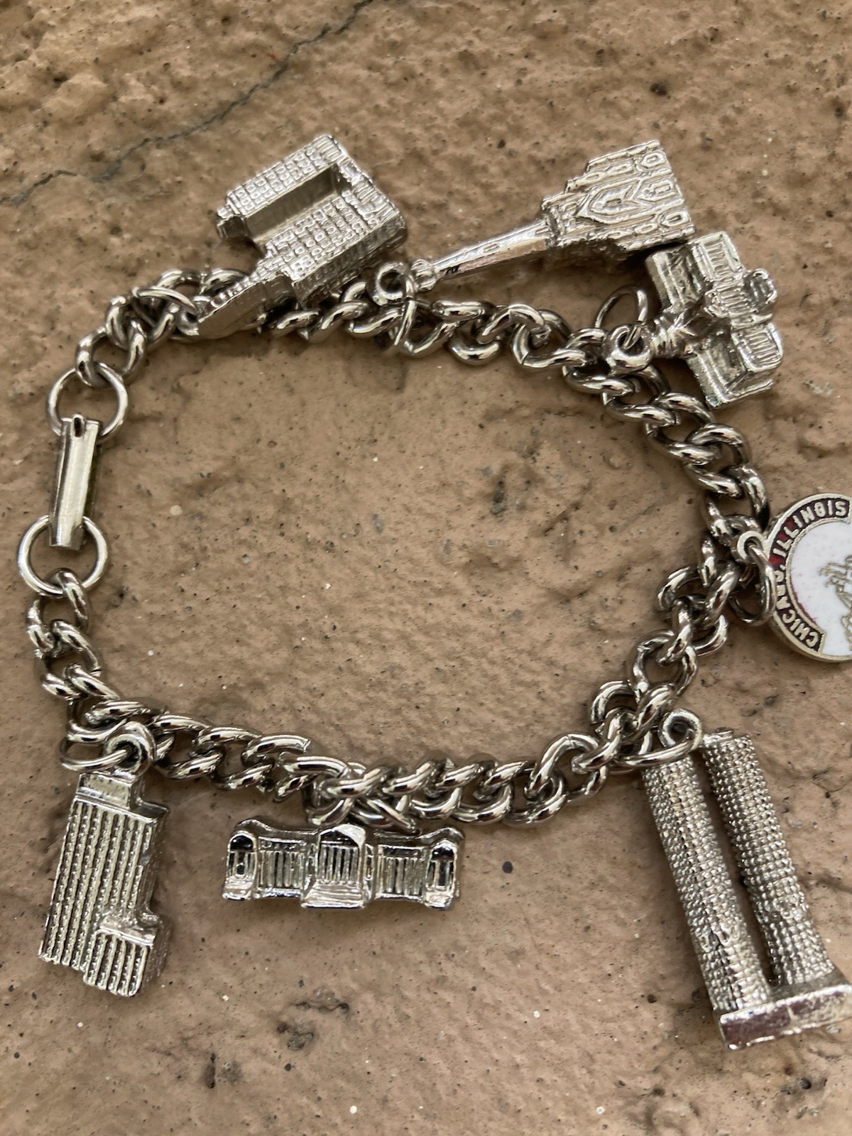 Vintage Silvertone CHICAGO Souvenir BUILDINGS Charm Bracelet – 7 Charms