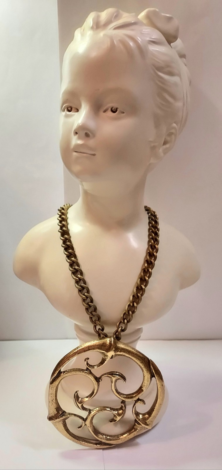 Vintage Alva Museum Replicas Necklace Celtic Knot Circle 70s Statement Gold Tone