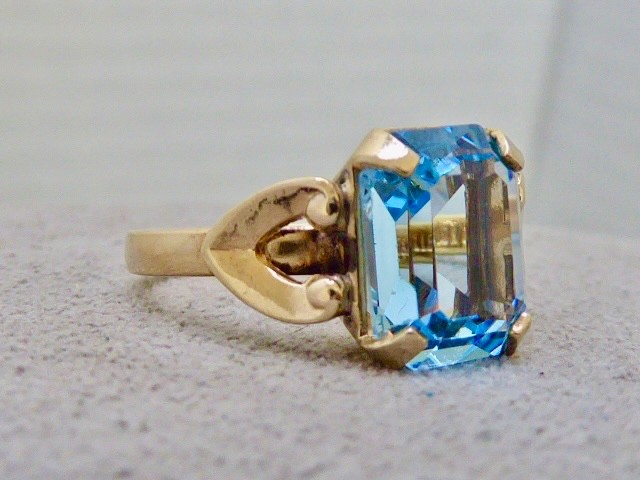 70’S NEW OLD STOCK 10K YELLOW GOLD FILLED SIMULATED AQUA RING SIZE 4.25 RING