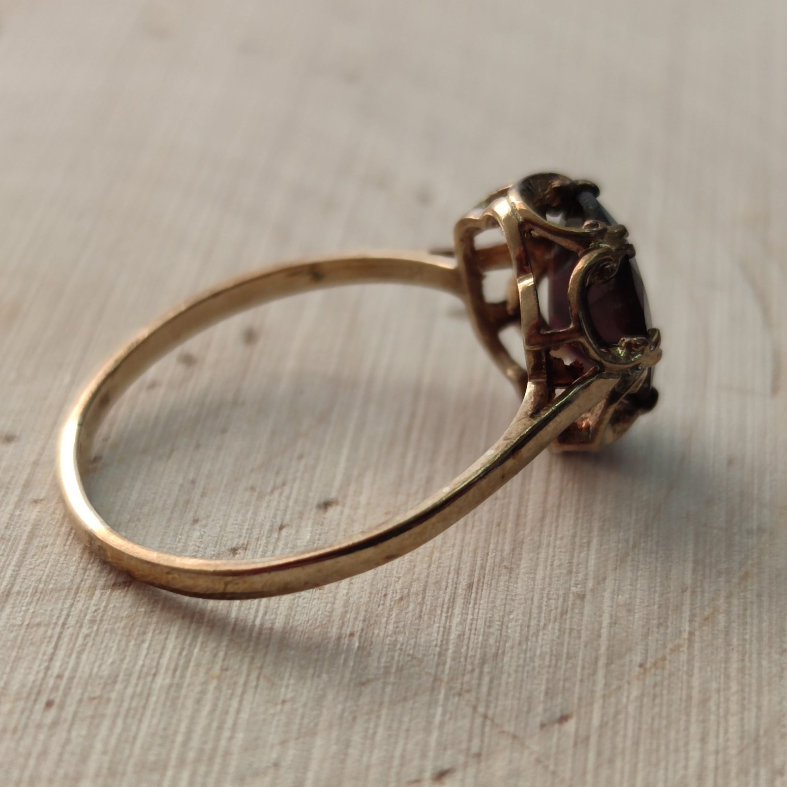 Vintage 9ct Yellow Gold Garnet Ring Size S Hallmarked 375 January Statement