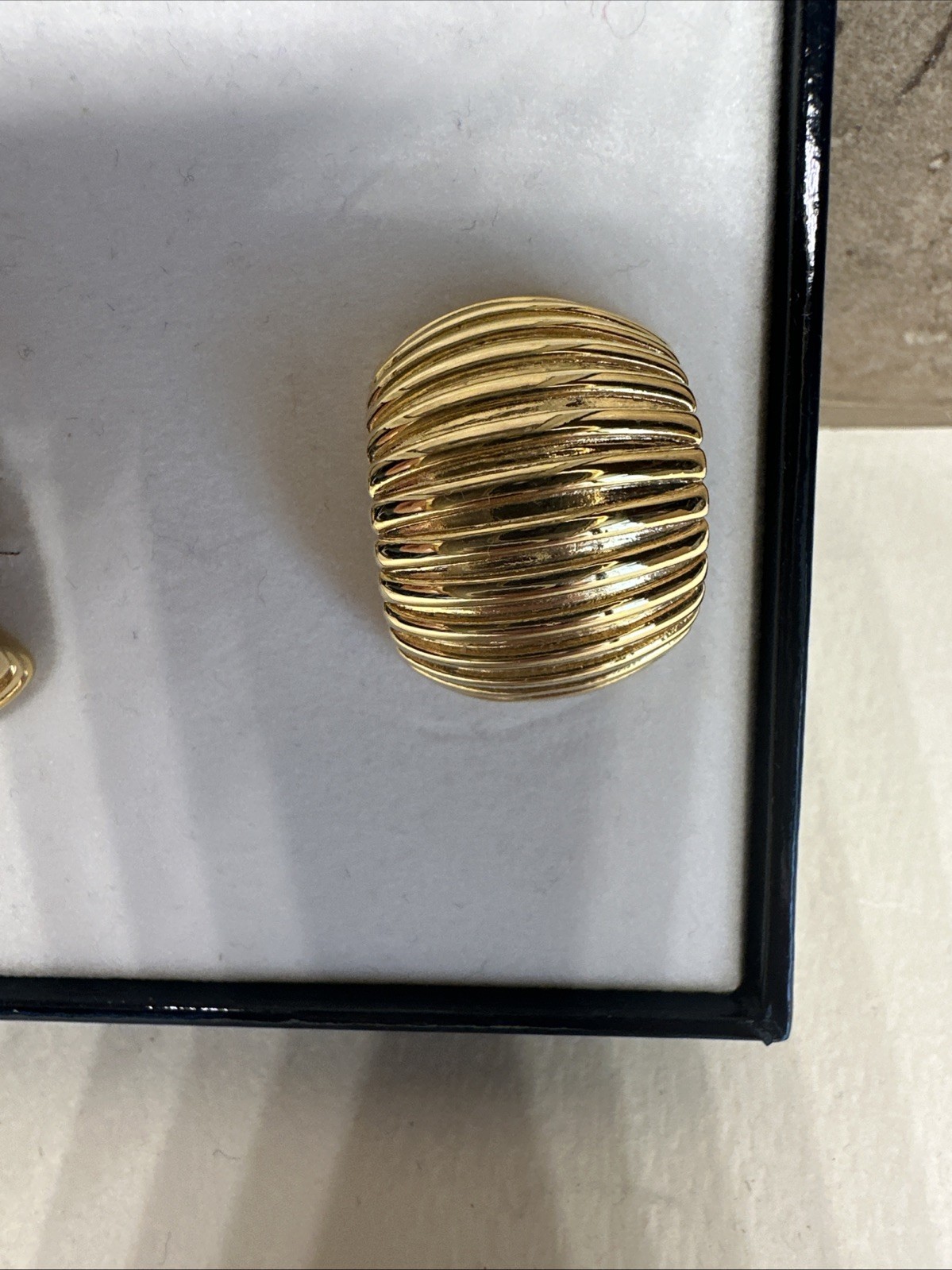 NIB VINTAGE 1980’S BIJOUX GIVENCHY SIGNED RIBBED DOME CLIP ON EARRINGS DESIGNER