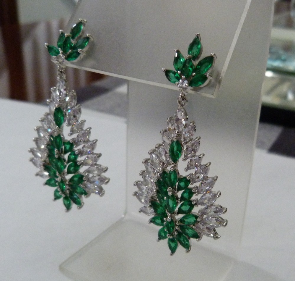 2 3/8″ LONG SPARKLING FACETED REAL LOOK GREEN & CRYSTAL DANGLE DROP EARRINGS
