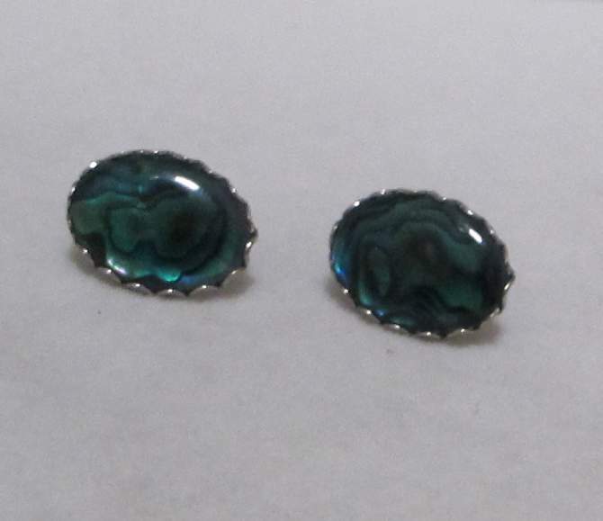 Vtg Vivid Iridescent Green Lucite (& Abalone?) Silver Tone Oval Post Pierced Ear