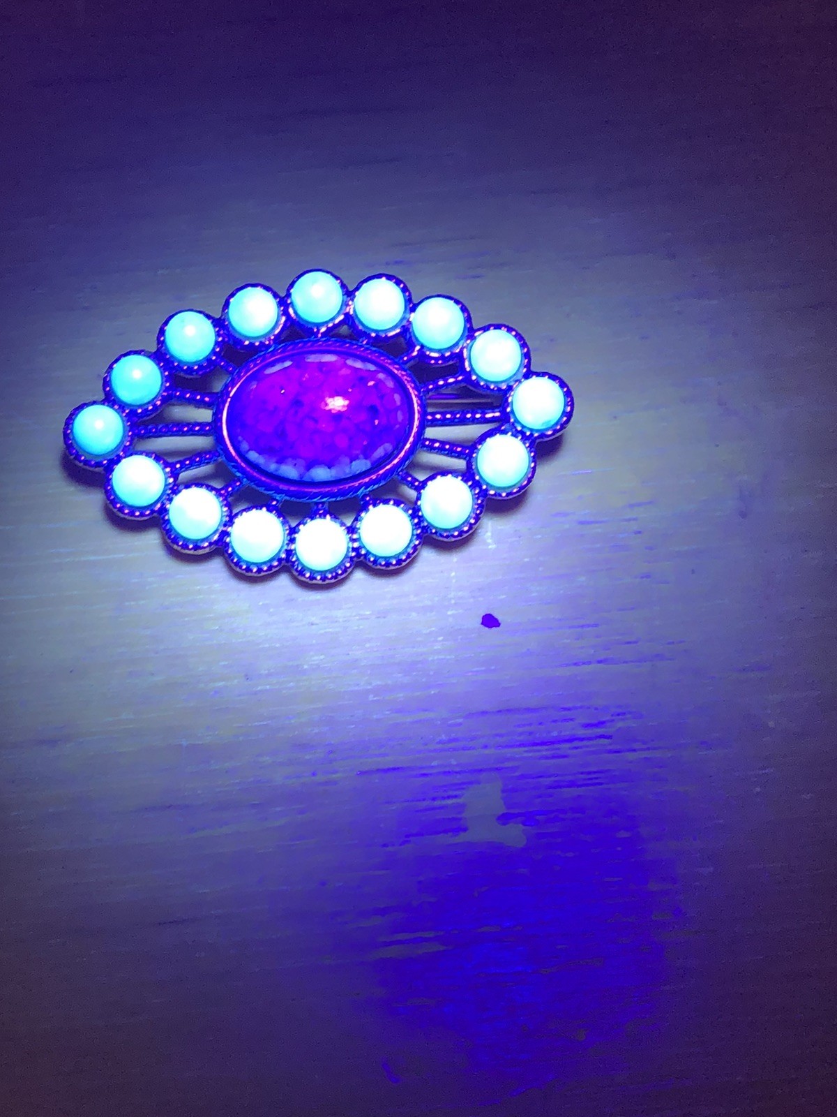 VTG. GOLD TONE FAUX PEARL & WITH PINK CABOCHON CENTER BROOCH 2″