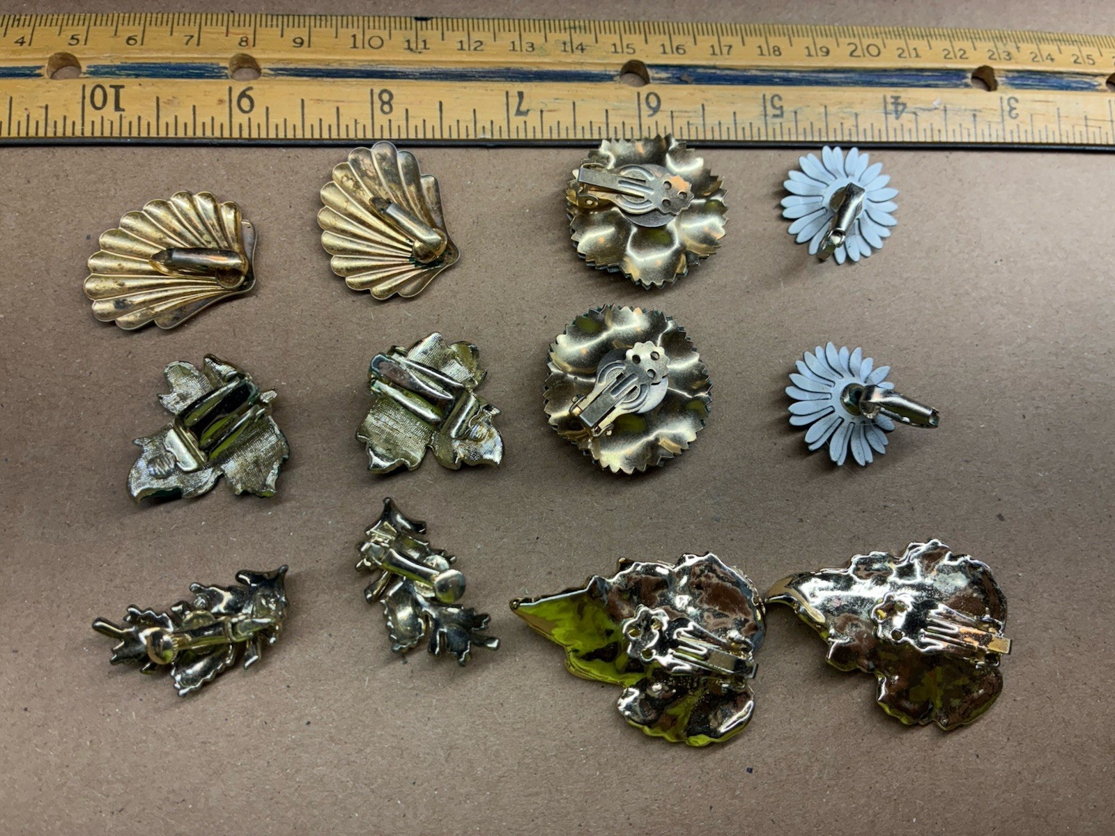 vintage flowers leaves 60’s – 80’s earrings lot brooch