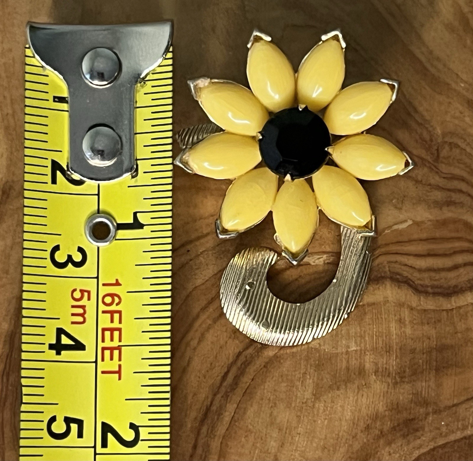 Vintage Yellow Flower Brooch Black Center Gold Tone Retro Daisy Pin 1.5”