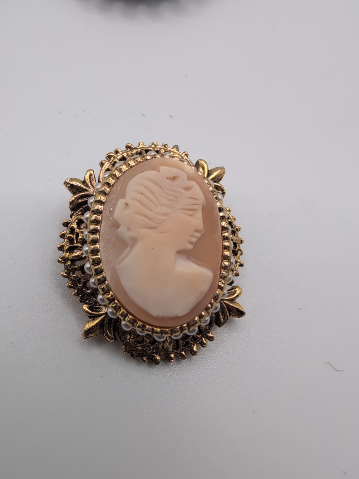 Vintage Cameo Brooch & Bracelet Lot Of 5 Different Styles & Colors