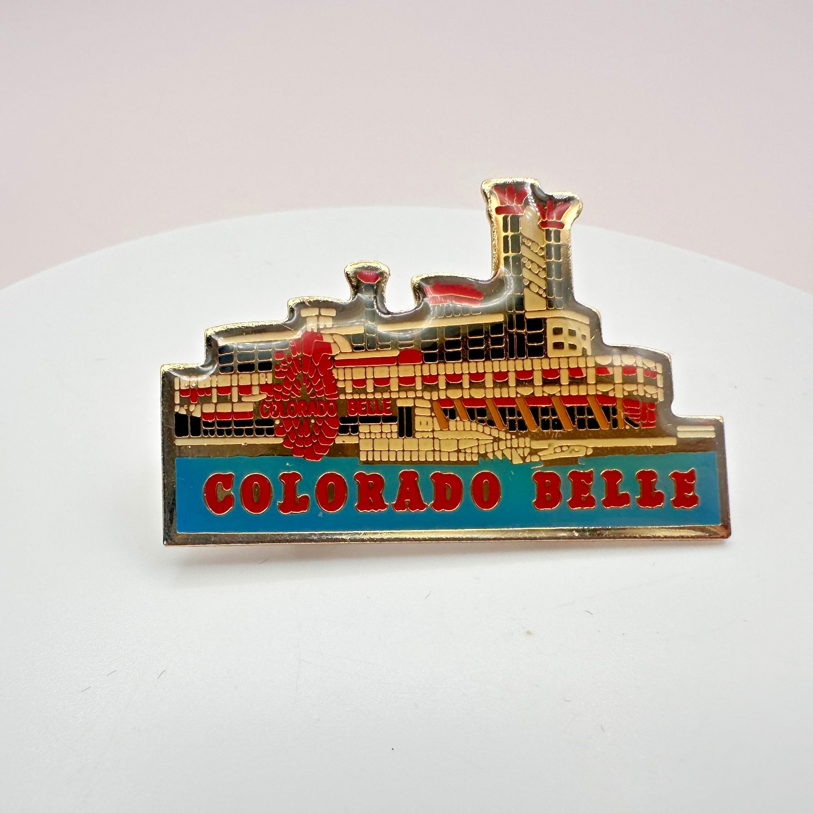 Vintage Y2K Gold Tone Colorado Belle Hotel Riverboat Enamel Lapel Pin Jewelry