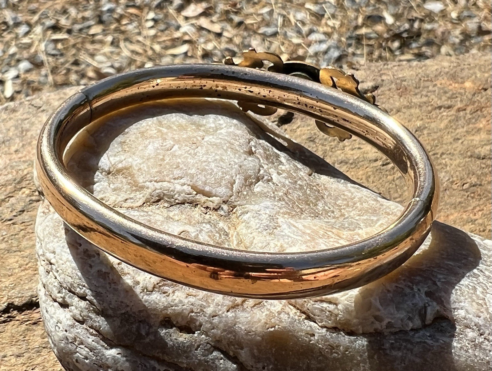 ANTIQUE HINGED BANGLE BRACELET UNMARKED GOLD-FILLED PUSH BUTTON ENGRAVED INITIAL