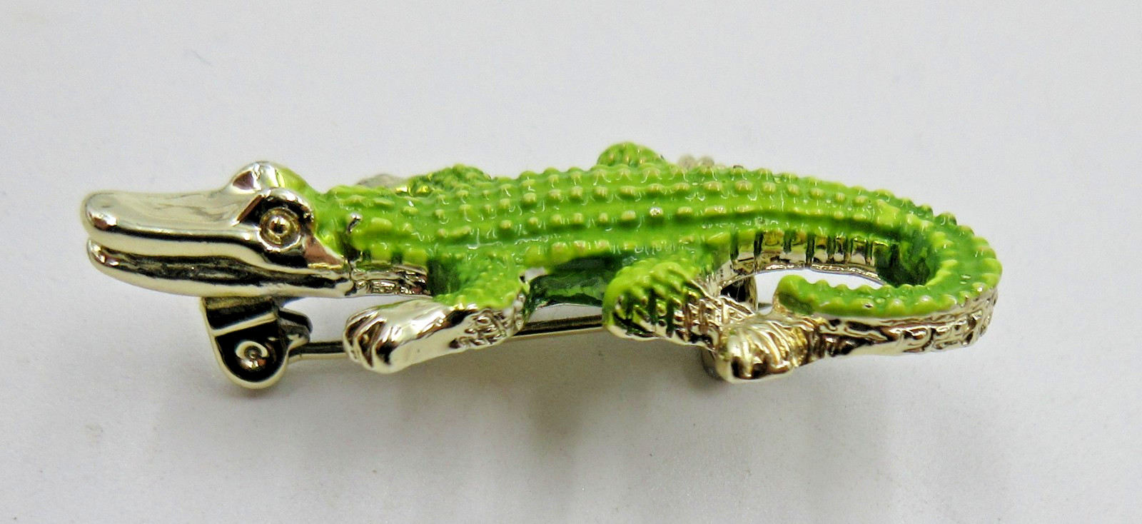 VTG TEXTURED light lime green ALLIGATOR Brooch Pin gold tone mtl enamel Jewelry