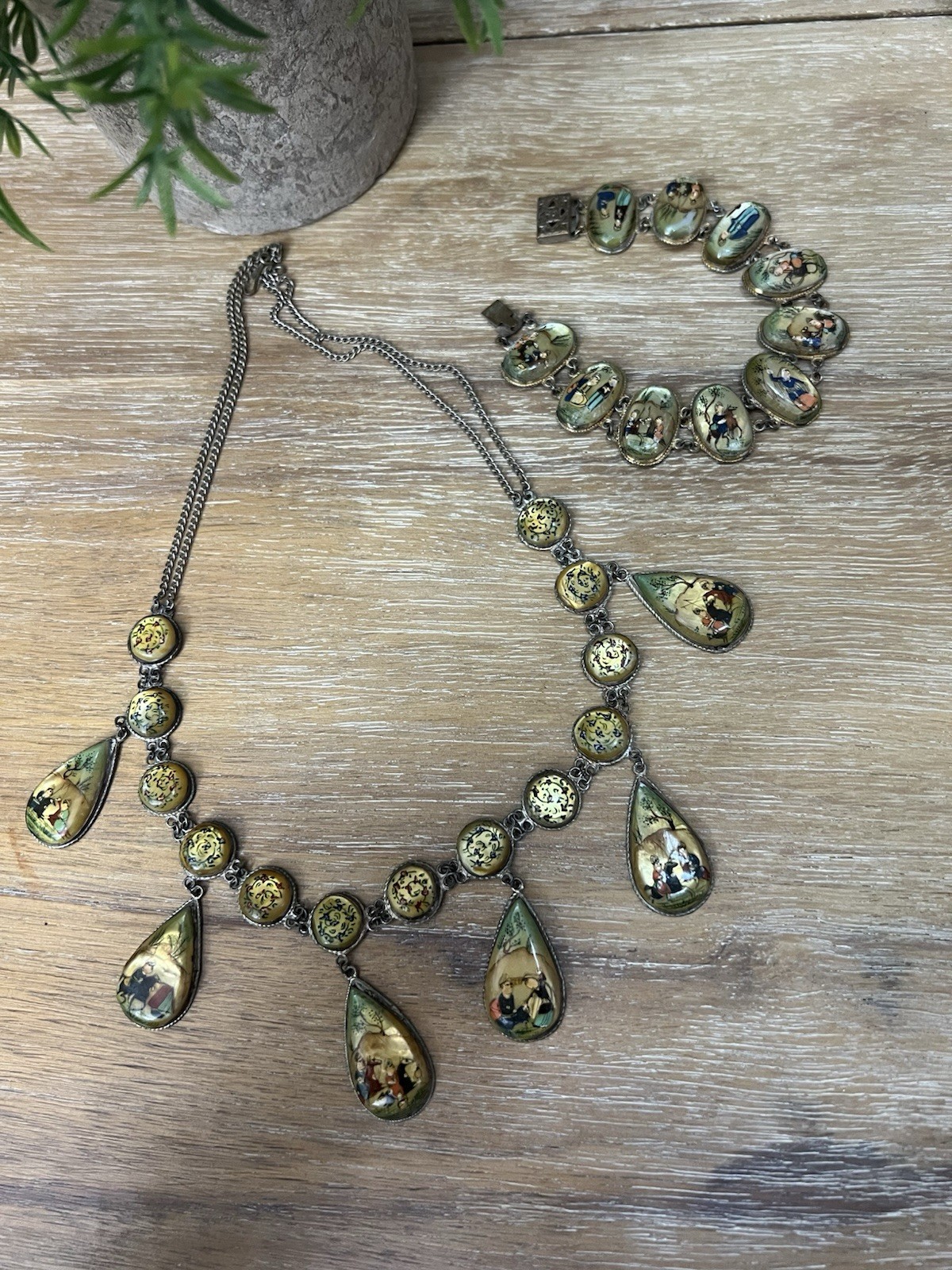 Asian Hand Painted Shell Necklace 7 Pendant and Bracelet RARE! Statement piece