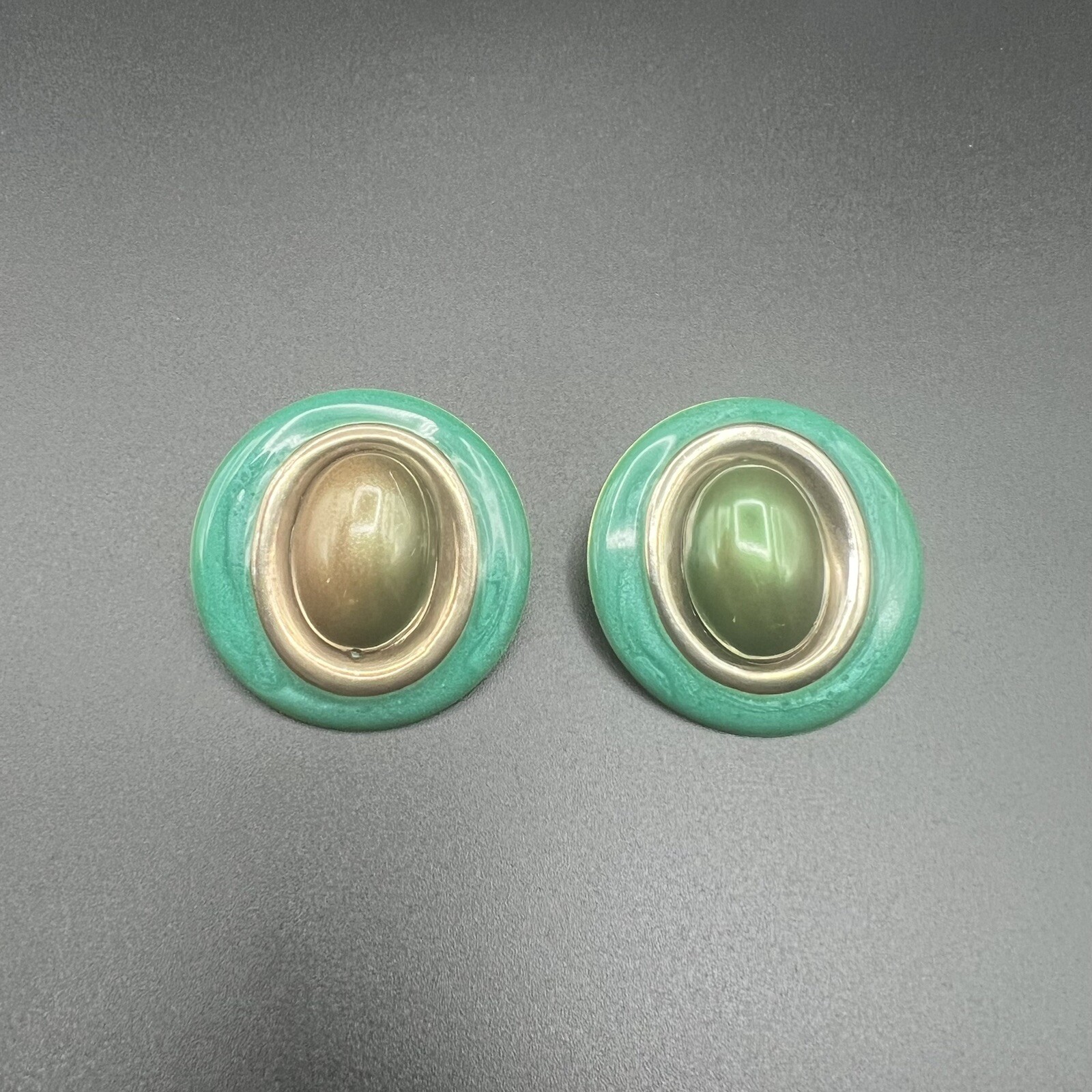 Lot of 1 Vintage Retro 80s Metal Clip Pierce Earring Pair, Gold Teal Blue Light