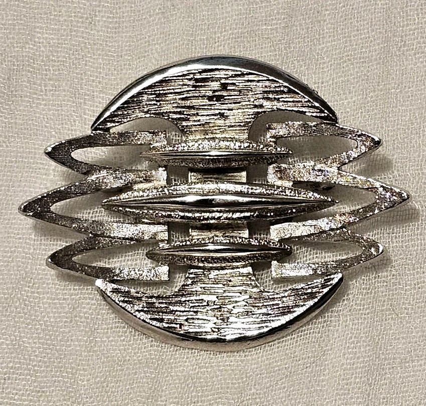VTG CORO MCM Modernist Brutalist Silver Tone Brooch 2″ x 1.5″ Geometric Textured
