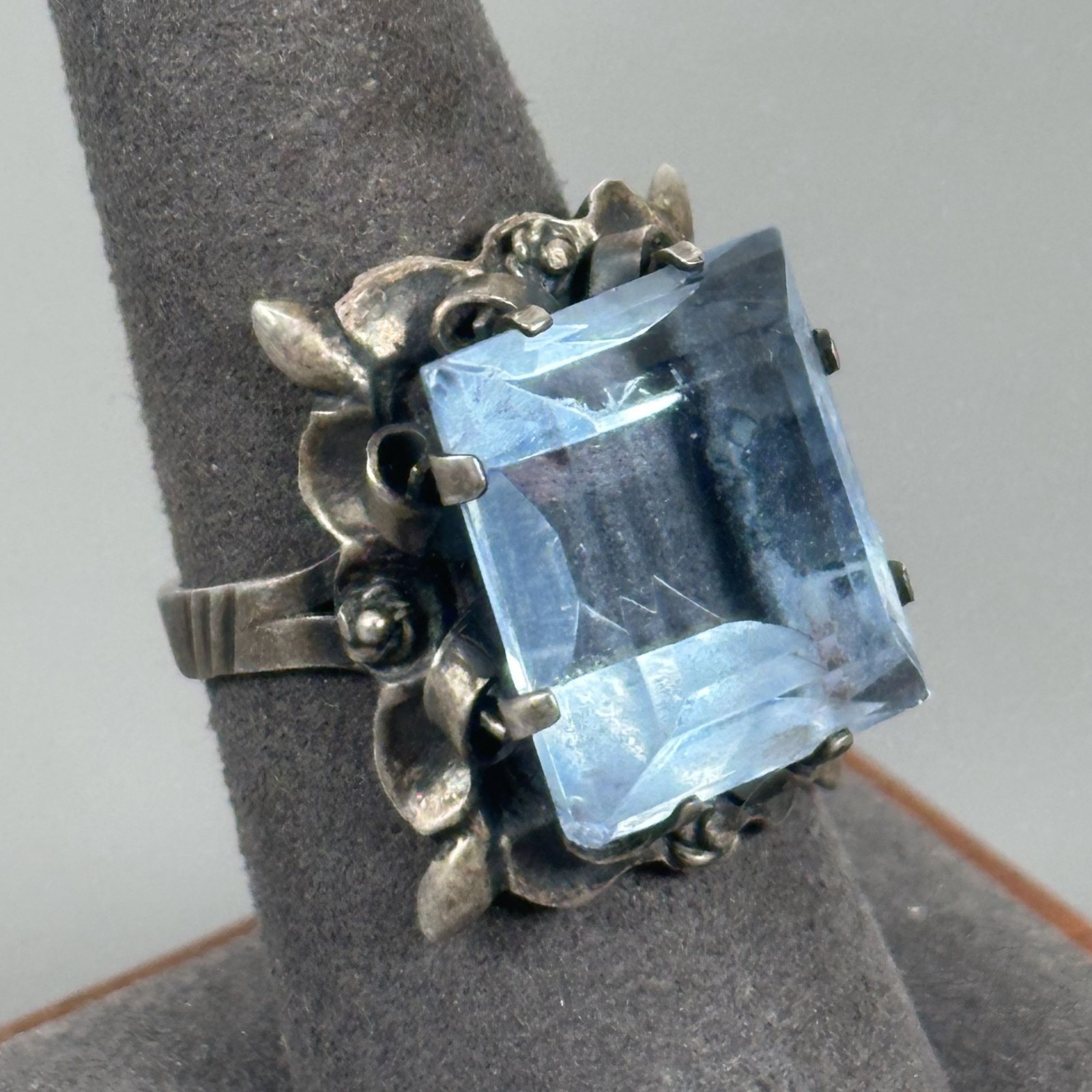 1940-70s Taxco Mexico Floral Sterling Silver Blue Crystal Glass Adjustable Ring