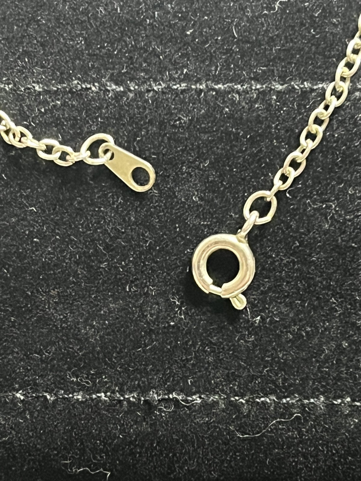 Vintage 1992 Silver Tone Sitting Cat Pendant Necklace – Blue Chip Inlay – 18″