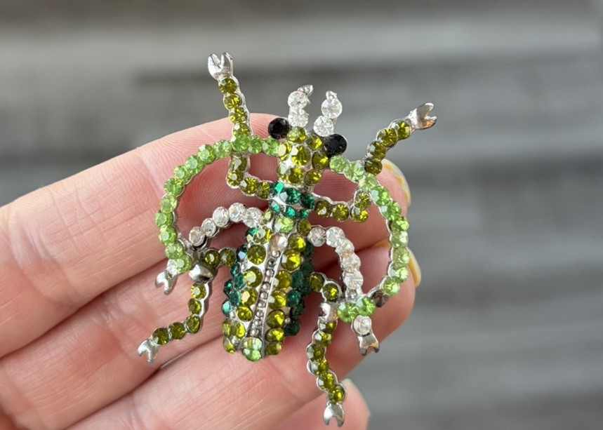 Green Rhinestone Beetle Bug Brooch Pin 1.5×2