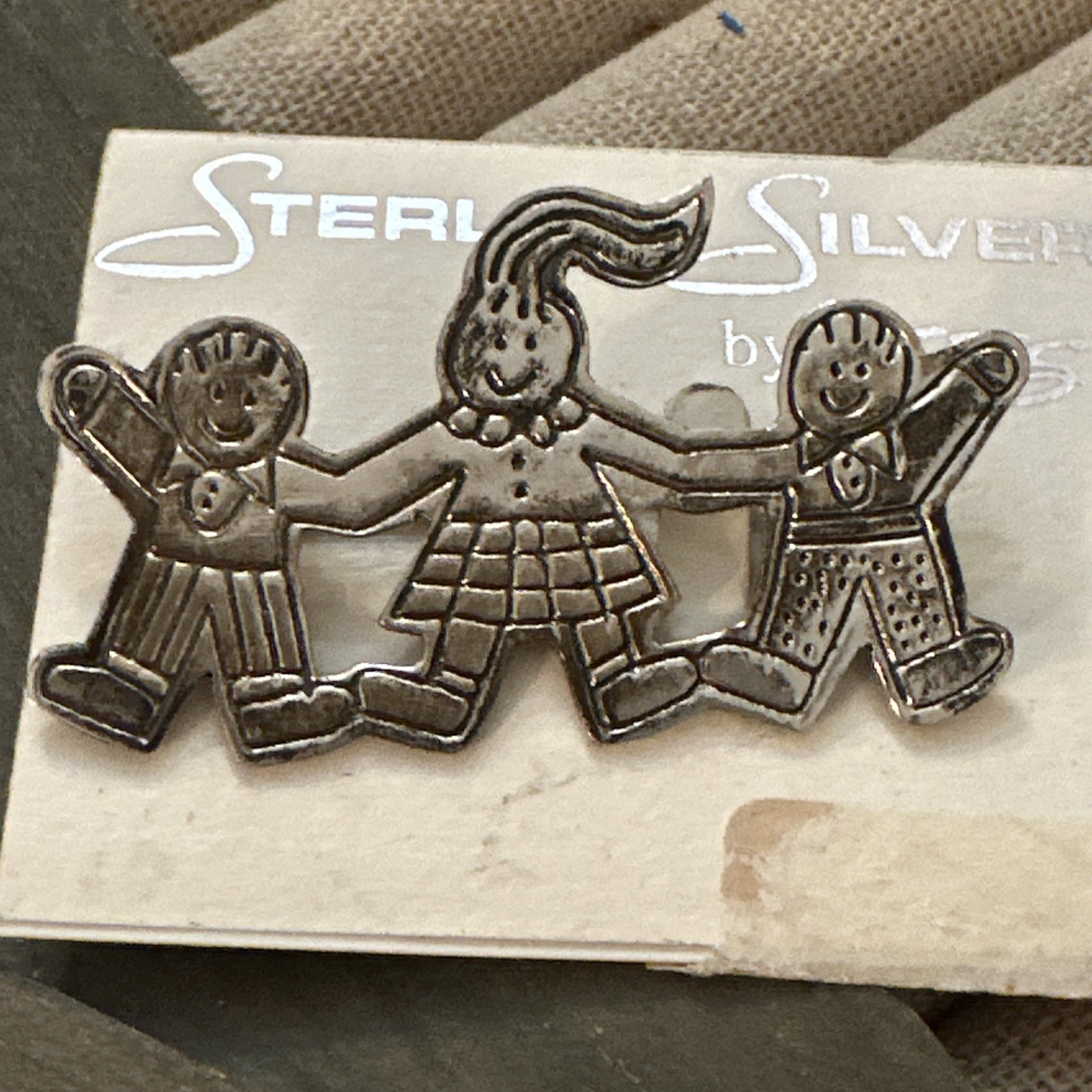 VINTAGE MEXICO STERLING SLVER 925 BOYS & GIRL SAVE THE WORLD BROOCH PIN