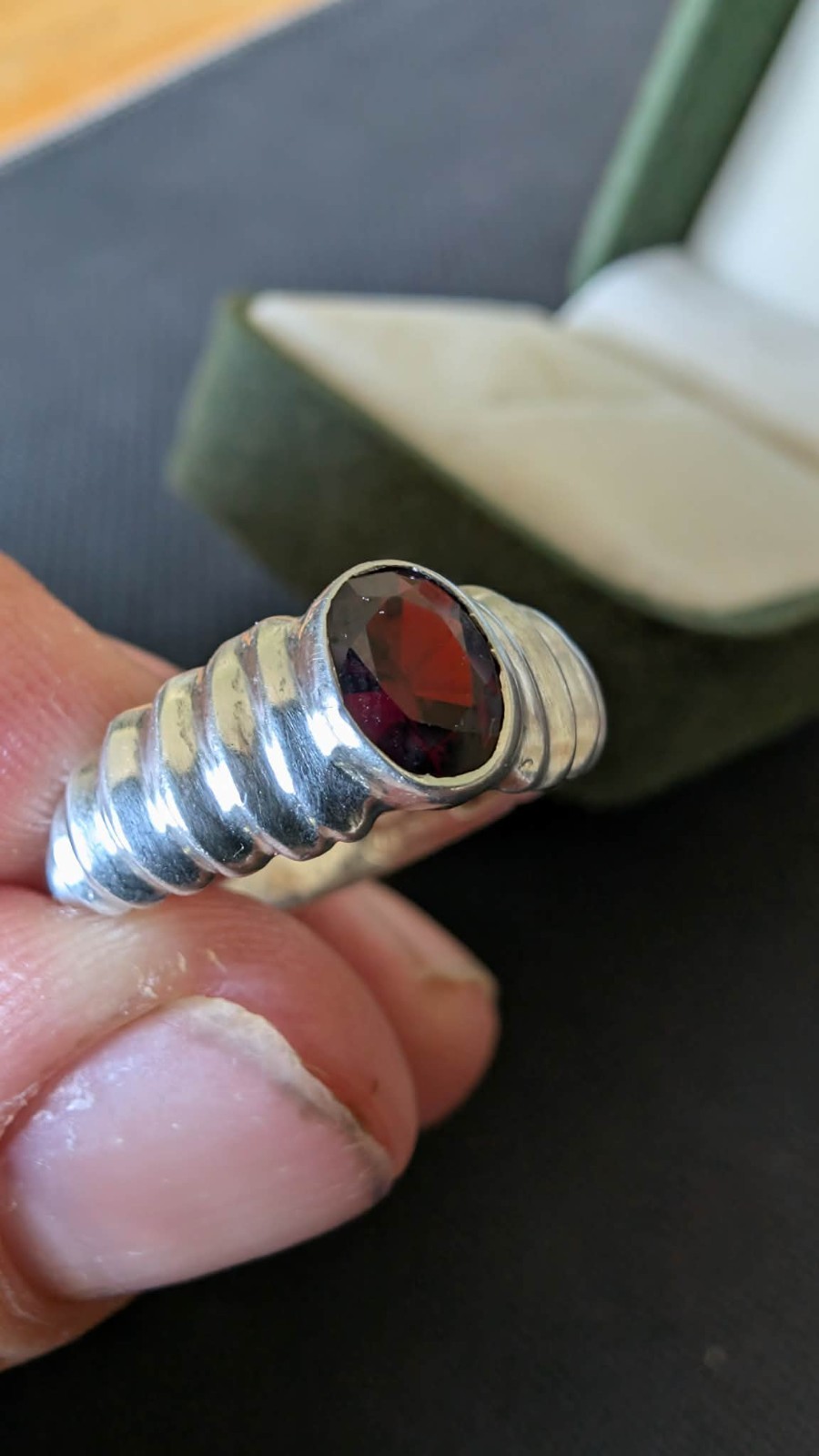 Vintage Silver Unlimited SU 925 Sterling Silver Ribbed Shrimp Ring, Oval Garnet