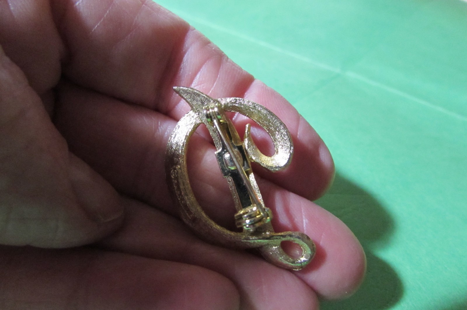 VINTAGE MAMSELLE pin broach brooch almost 1 1/2″ goldtone “D”