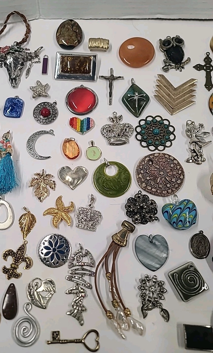 Vtg Pendants Charms Huge Lot Of 100+ Natural Stones Shells Glass Rhinestone