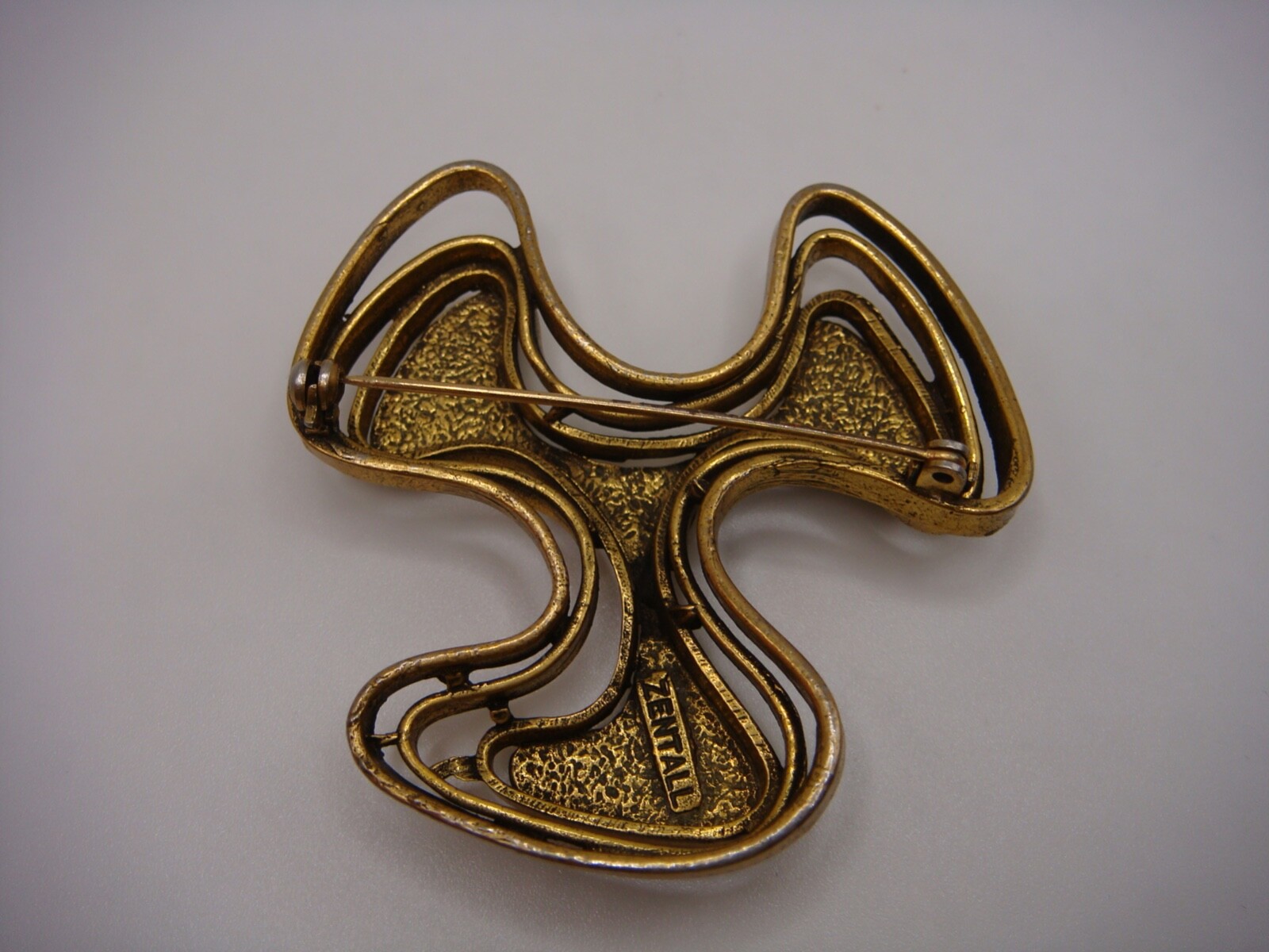 VINTAGE SIGNED ZENTALL GOLD TONE ABSTRACT PIN BROOCH ESTATE