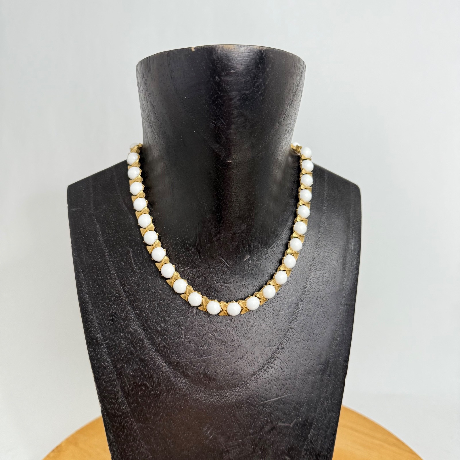 Vintage 1950s-60s Gold Tone Trifari Ribbon Bow Lucite/ Acrylic Choker Necklace
