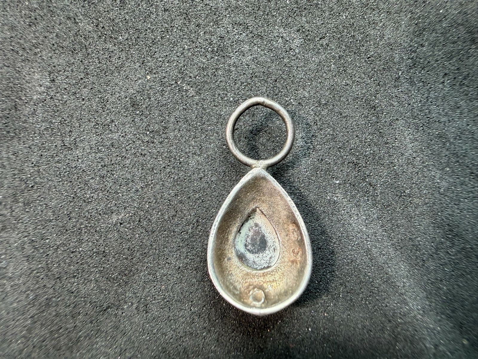 1.06g Vintage Sterling Silver 925 Teardrop Pendant Black Inlay Oval Shape M