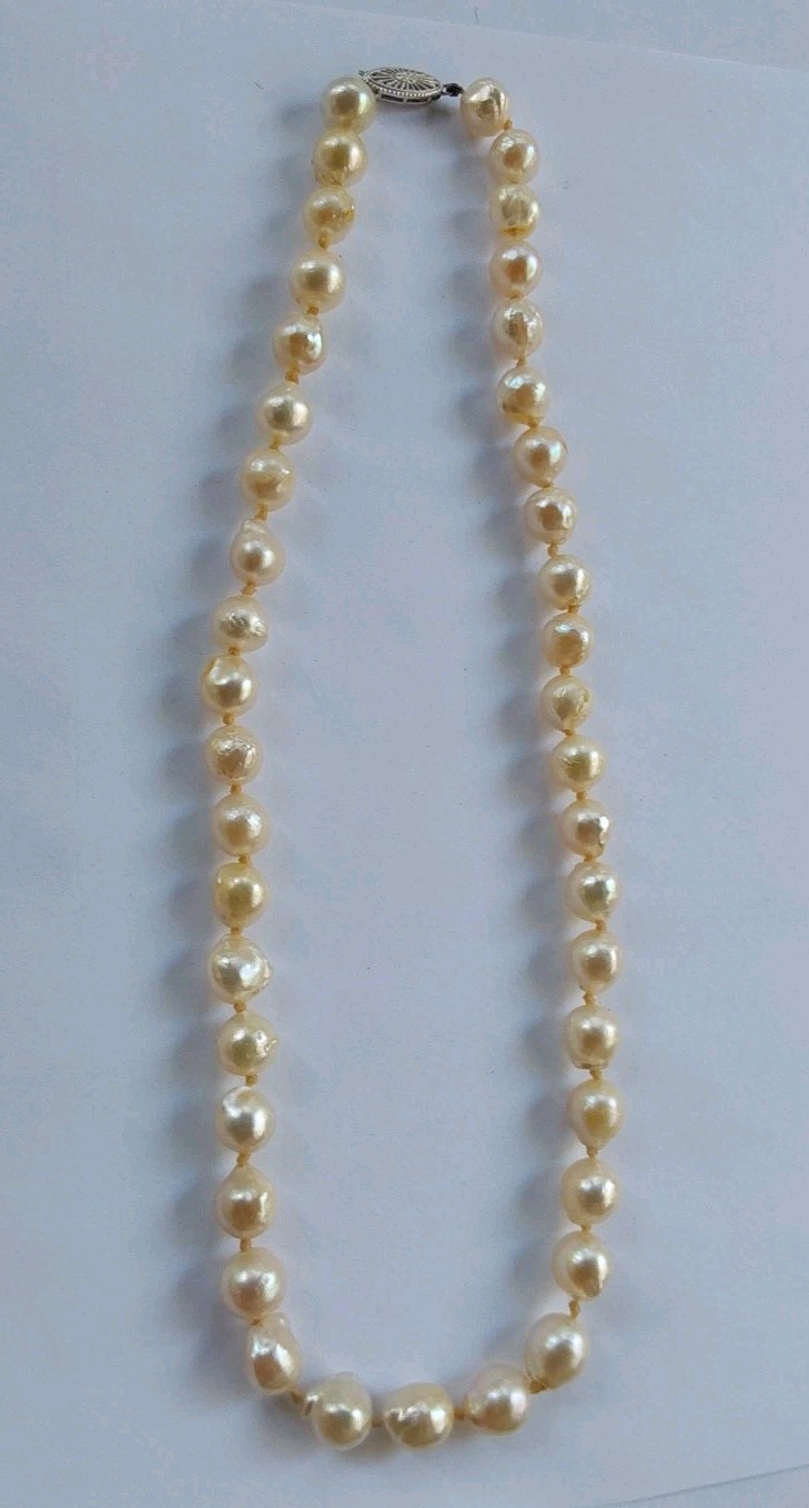 Vintage Baroque Champagne 16″ Ladies 8MM Pearl Necklace w/14KT Gold Clasp 31.6 G