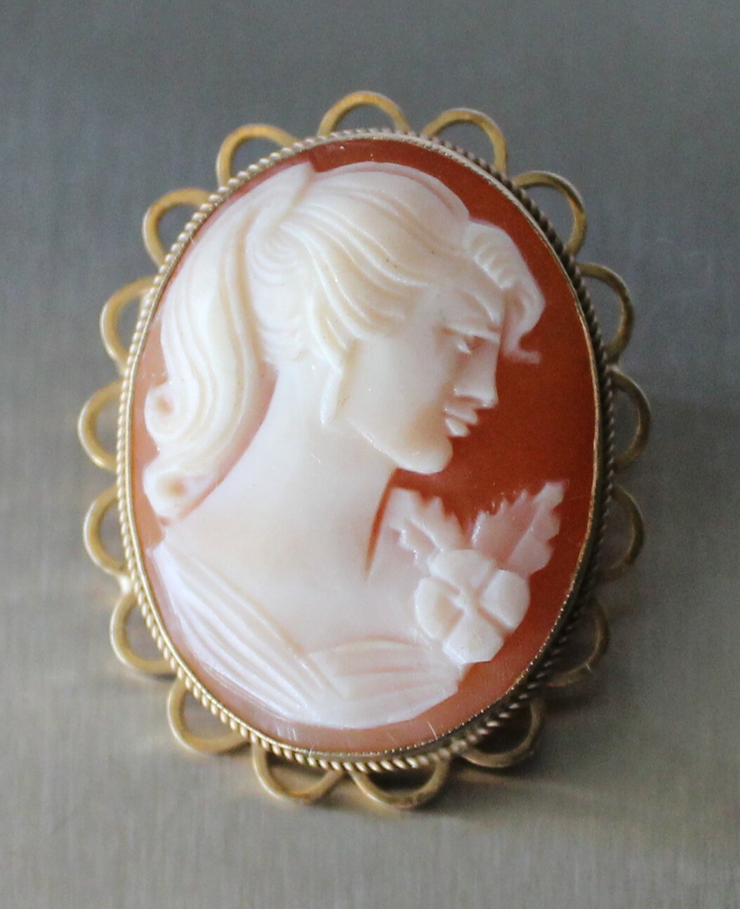 9 karat Solid Gold Antique Cameo Brooch/Pendant ~ 1 x 1.25 inches