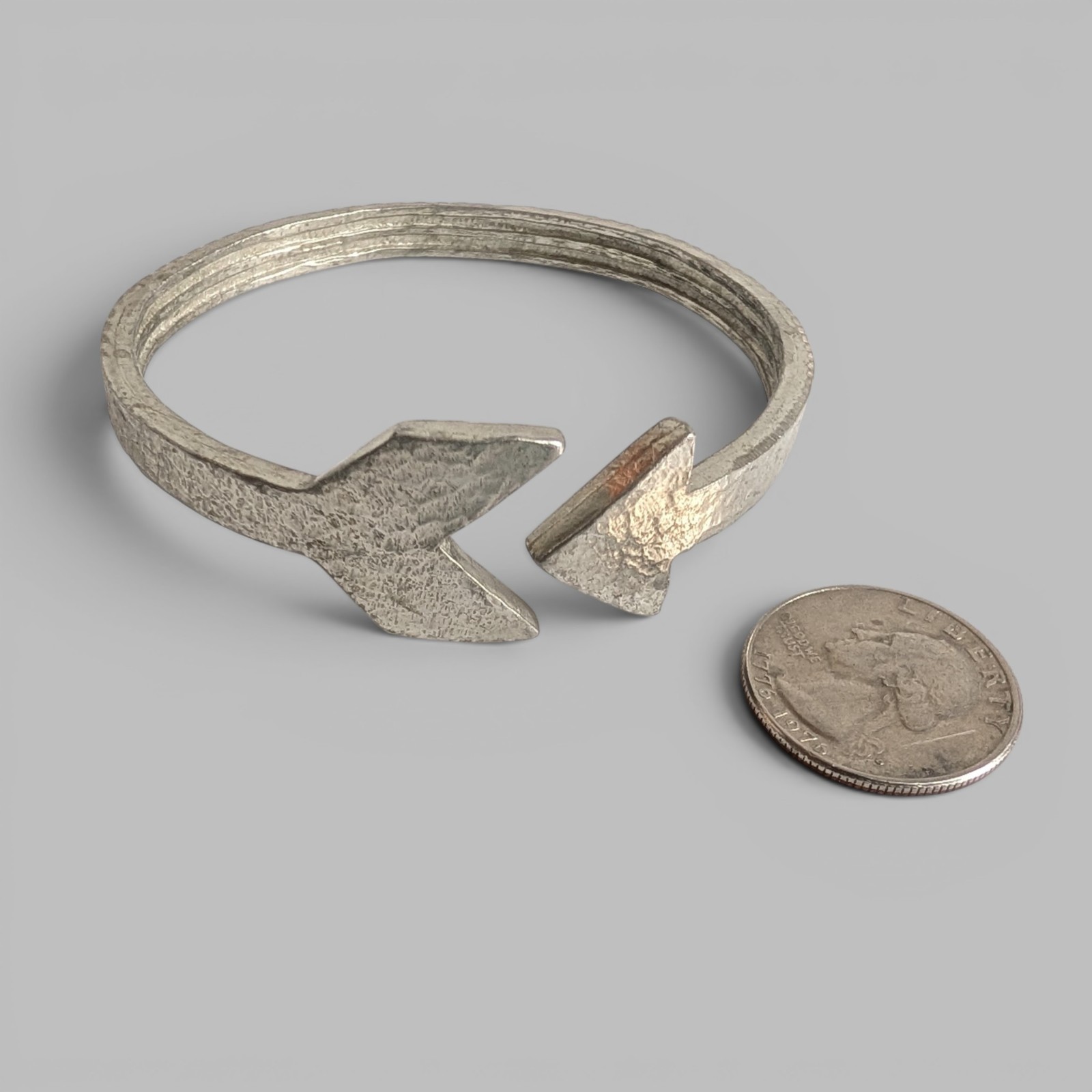 Robert Zentall Hammered Pewter Arrow Bangle Bracelet Adjustable Vintage