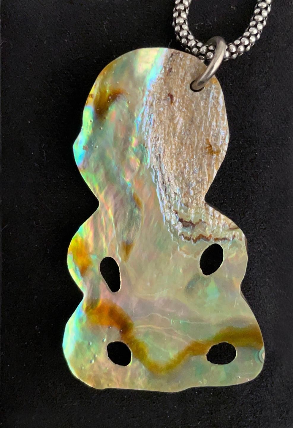 VINTAGE MAORI CARVED PAUA SHELL HEI TIKI PENDANT STERLING SILVER NECKLACE
