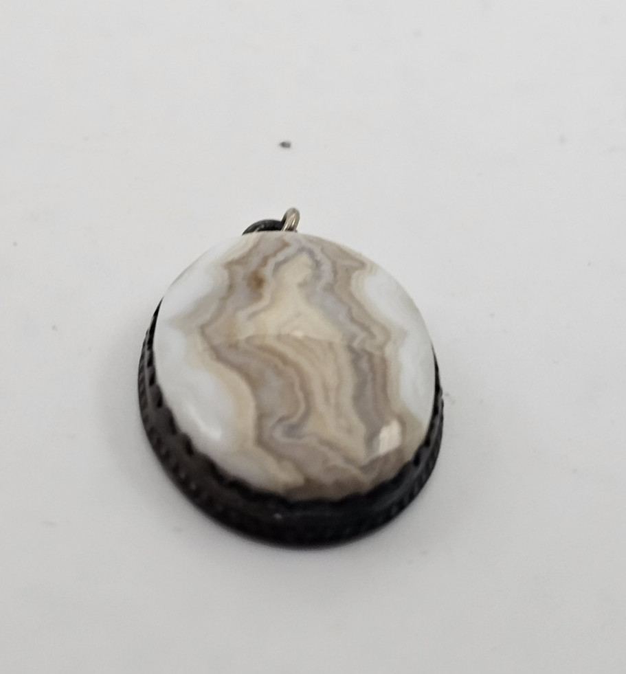VINTAGE STERLING PENDANT WHITE & BROWN STONE OVAL ESTATE JEWELRY COLLECTIBLE