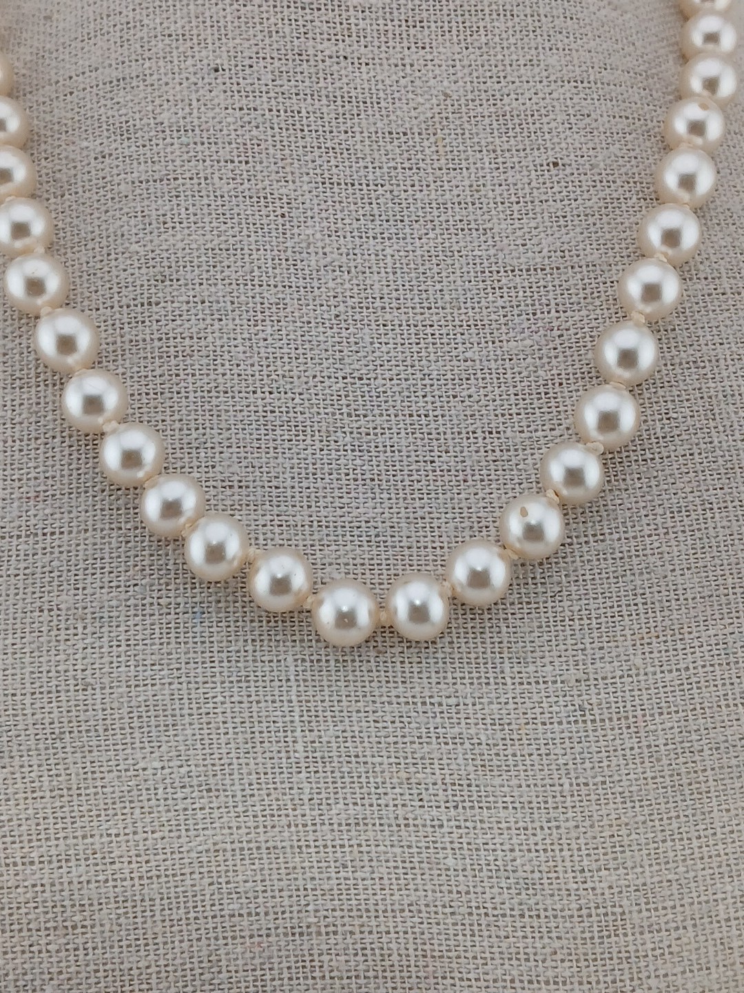 1950s gold tone 17.5 in hand knotted 1.5mm ivory glass pearls necklace