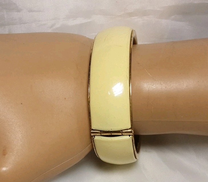 Bracelet Gold Tone Yellow Enamel Hinged Clasp With Safety Chain Oval Bangle Cuff