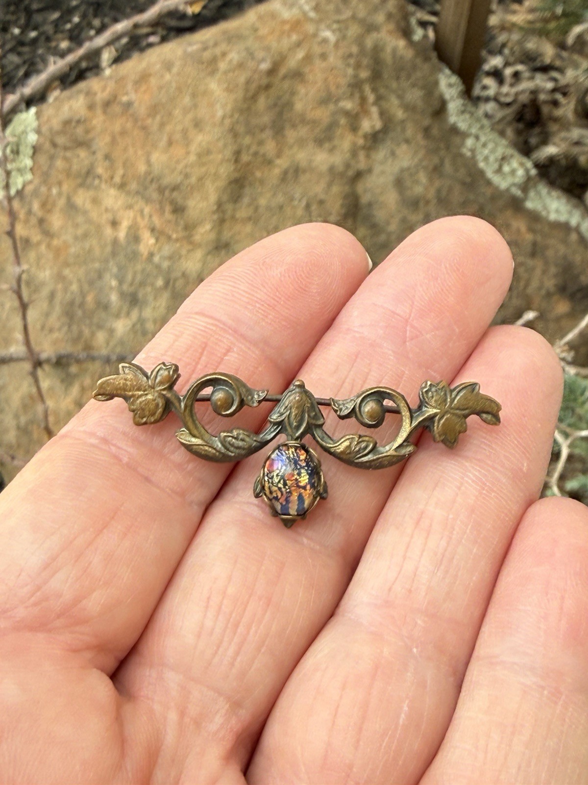 Vintage Art Nouveau Revival Dragons Breath Art Glass Foiled Goldtone Brooch Pin