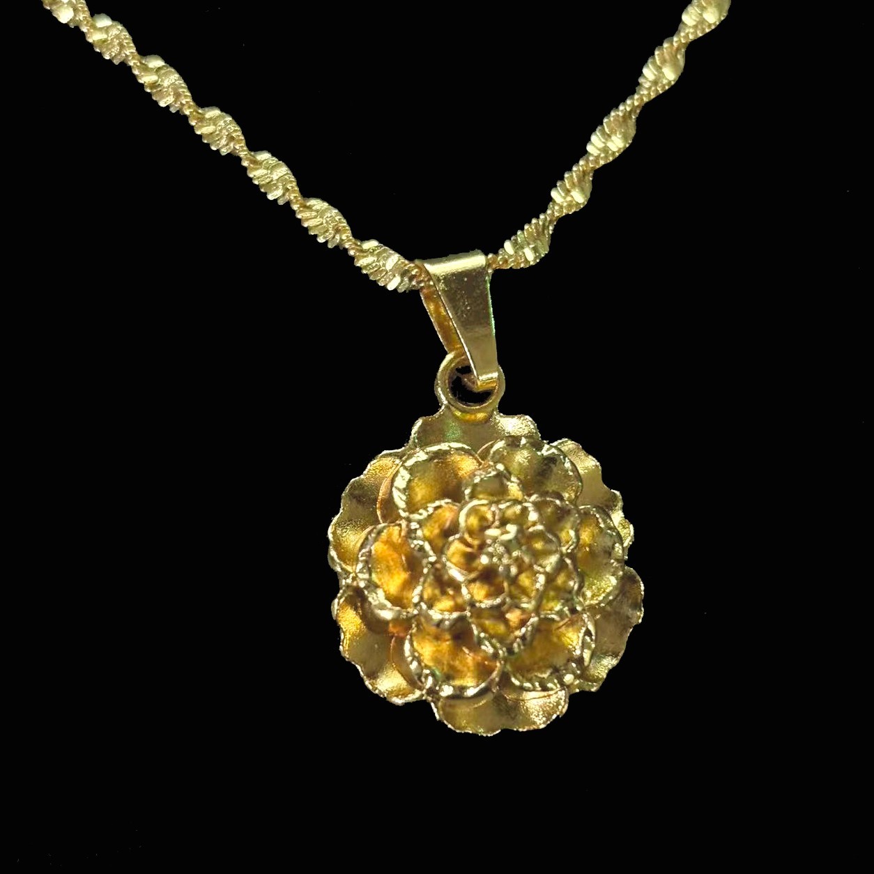 VTG Flower Gold-plated? (NOT SURE) Gold Tone Pendant Necklace marked ‘999’