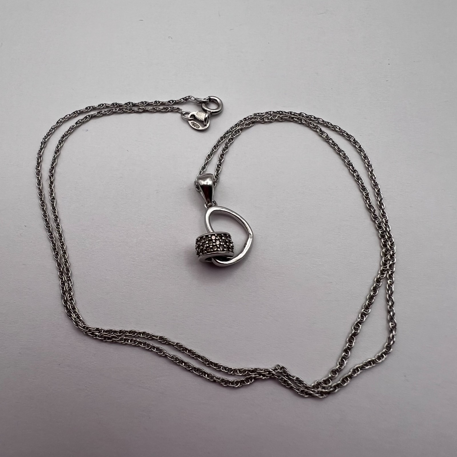 ​Vintage 925 Sterling Silver Heart Pendant with 45cm Chain – 3g Stamped – Elegan