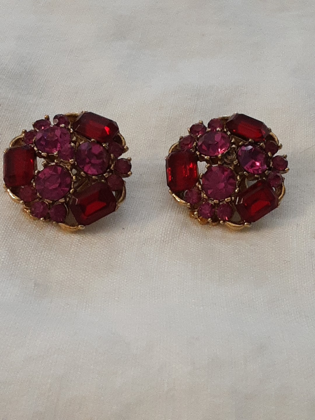 Vintage Pink/purple And Red Glass Rhinestone Pronged Clip On Earrings Goldtone