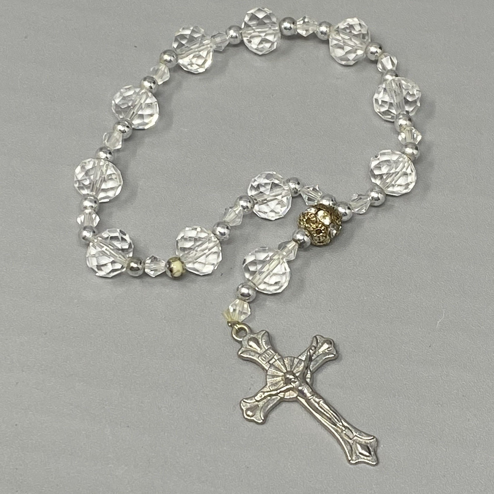 Rosary Bracelet Glass Beads Stretch Silver Tone Crucifix Cross Dangle Vtg 7.25″