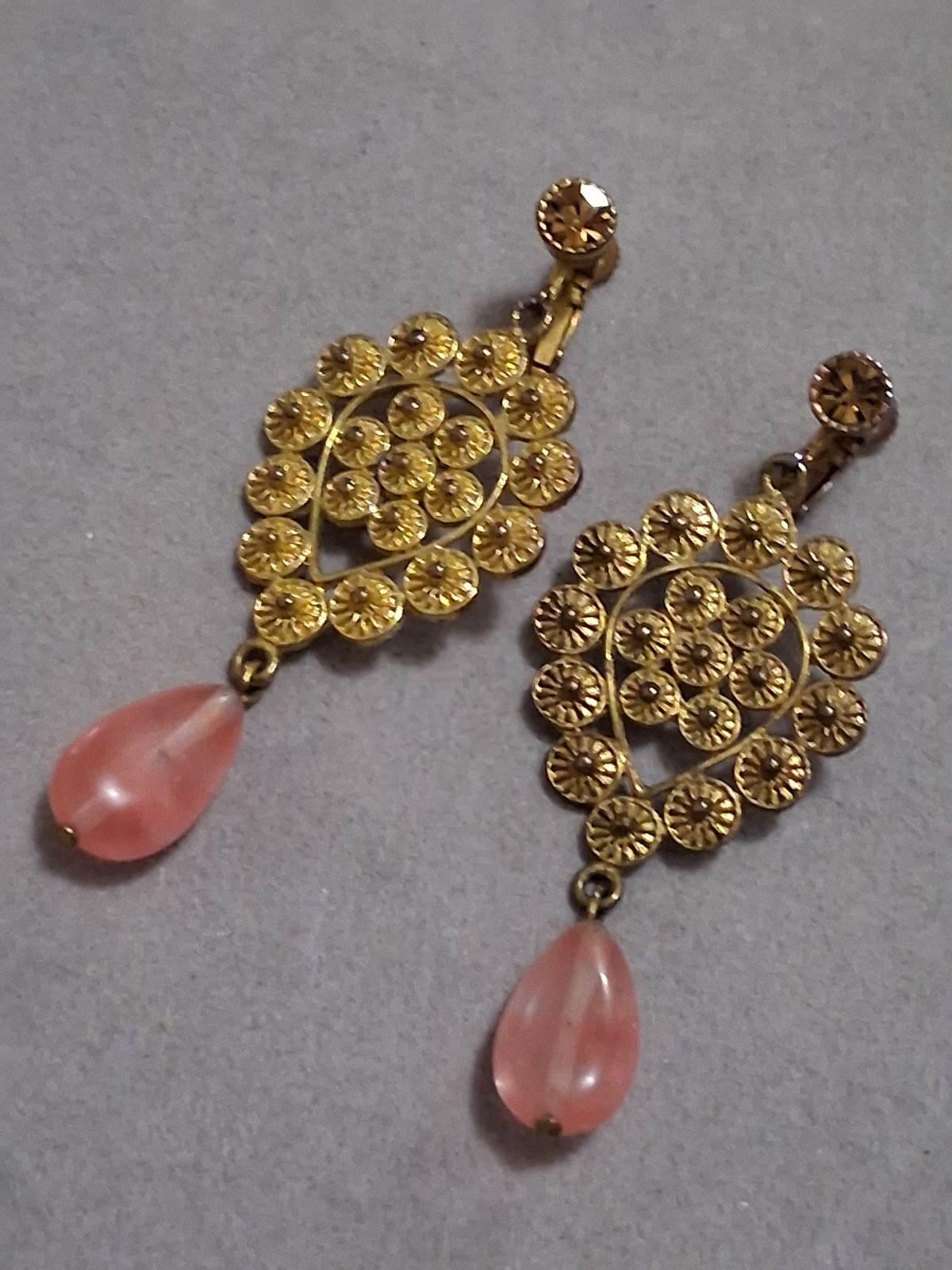 Vintage pink glass dangle drop stone ornate goldtone adjustable clip-on earrings
