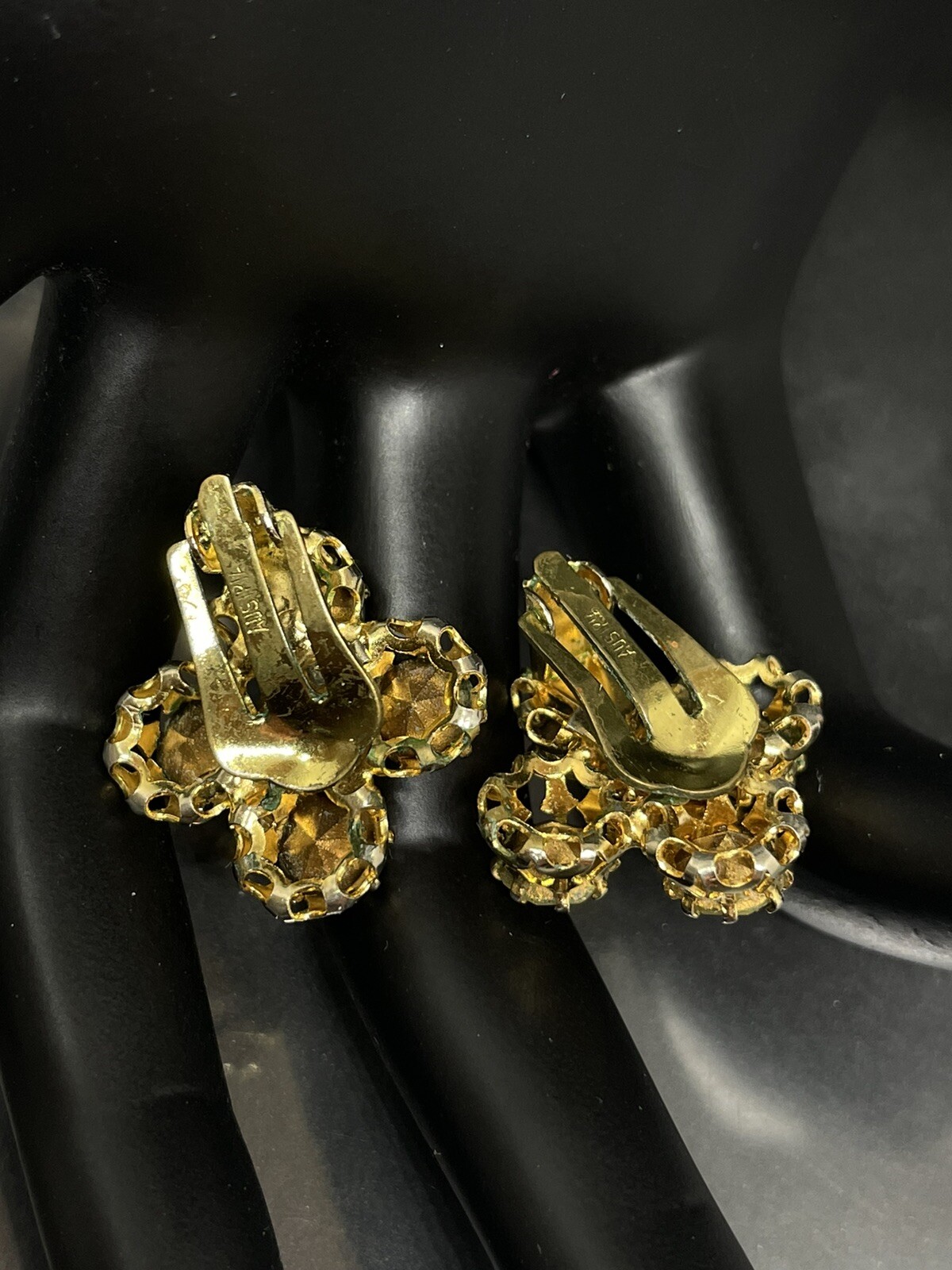 Vintage Yellow crystals yellow lucite leaf Austria Gold tone Clip on Earrings 1”