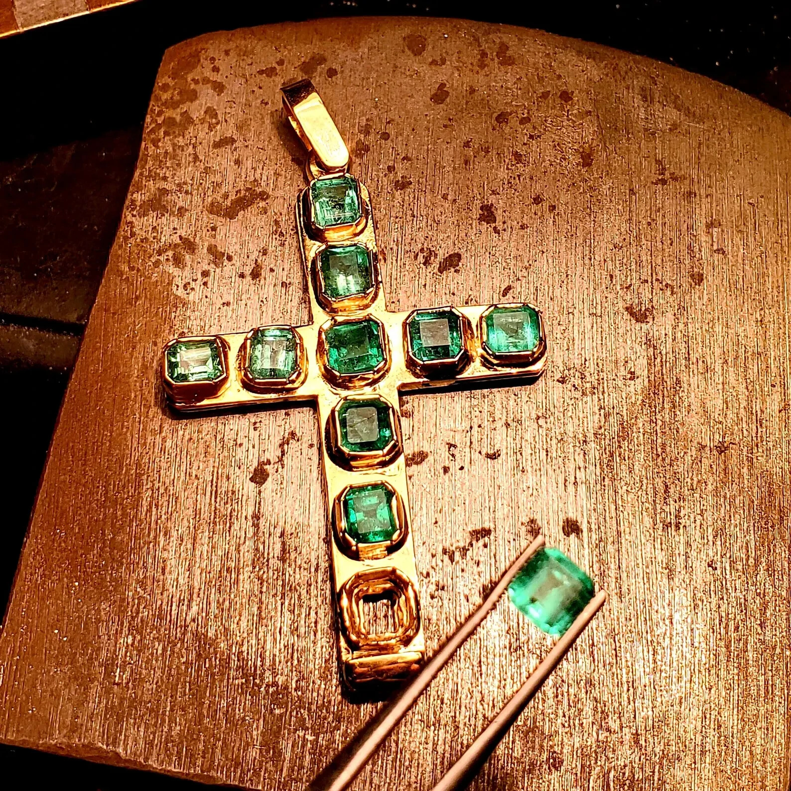 Original EARTH MINED EMERALD Deco Cross Pendant Elegant SOLID 18K GOLD Medallion